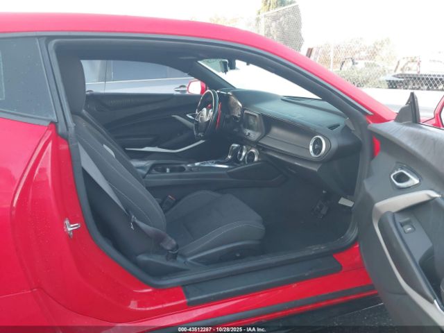 2017 CHEVROLET CAMARO 1G1FB1RX3H0106635 Photo 4