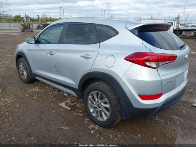 2018 HYUNDAI TUCSON KM8J33A46JU670866 Photo 2