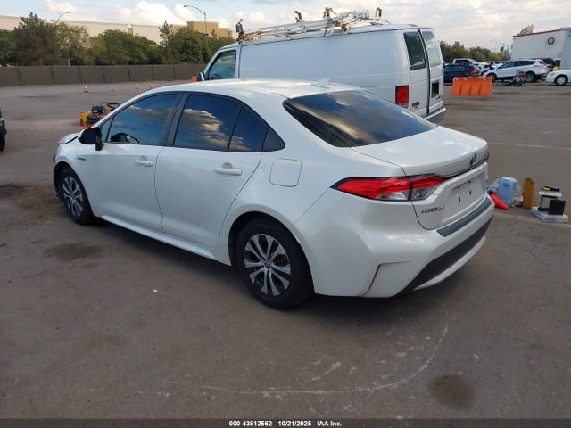 2021 TOYOTA COROLLA JTDEAMDE9MJ002619 Photo 2