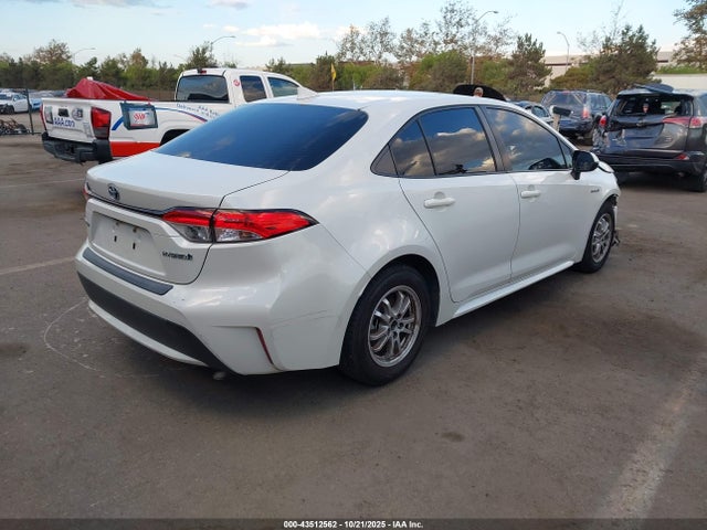 2021 TOYOTA COROLLA JTDEAMDE9MJ002619 Photo 3