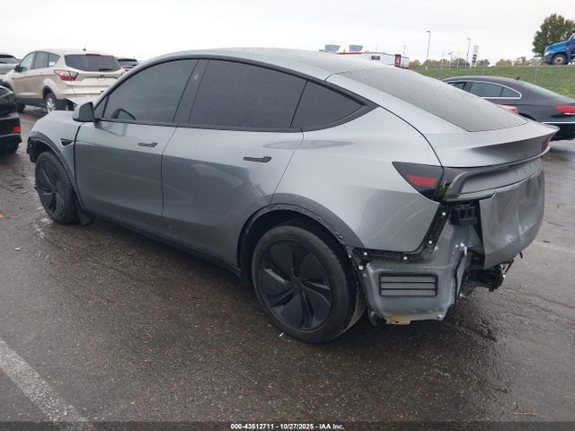 2026 TESLA MODEL Y 7SAYGDEE4TF332686 Photo 2