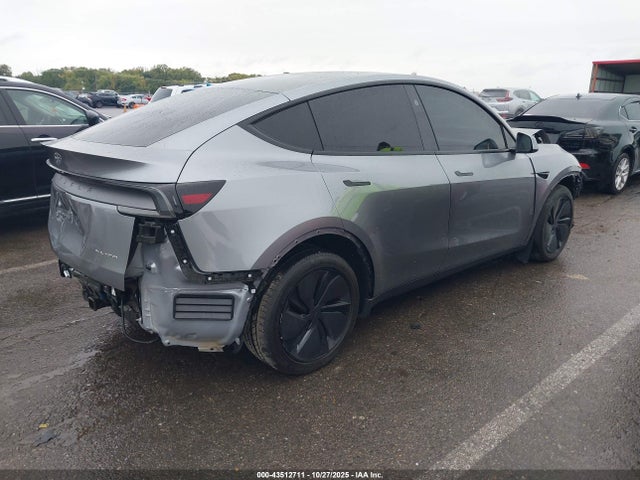 2026 TESLA MODEL Y 7SAYGDEE4TF332686 Photo 3