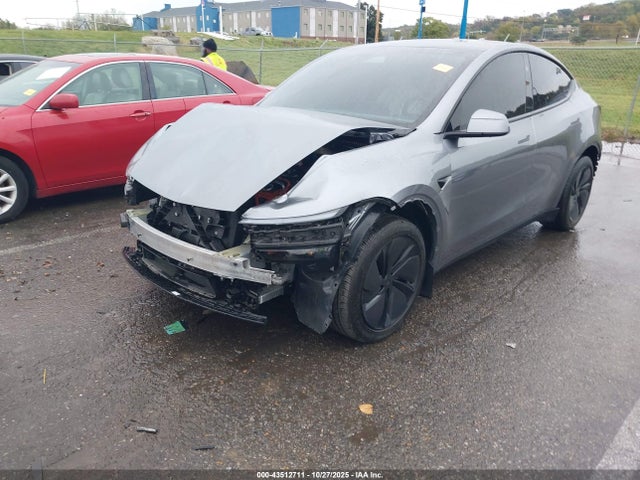 2026 TESLA MODEL Y 7SAYGDEE4TF332686 Photo 5