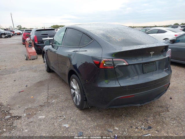 2024 TESLA MODEL Y 7SAYGDEE9RA275956 Photo 2