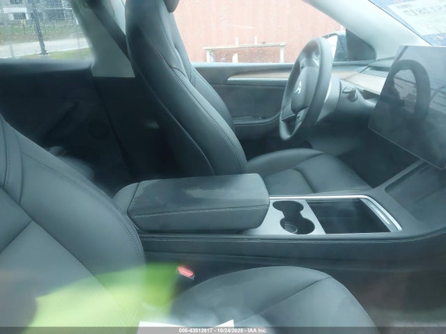 2024 TESLA MODEL Y 7SAYGDEE9RA275956 Photo 4