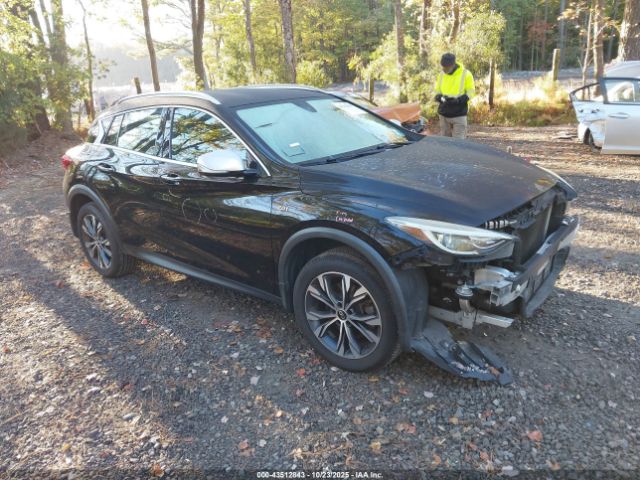 2017 INFINITI QX30 SJKCH5CR3HA027421