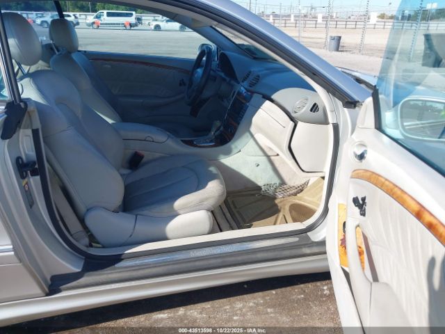 2005 MERCEDES-BENZ CLK 500 WDBTJ75J35F131611 Photo 4