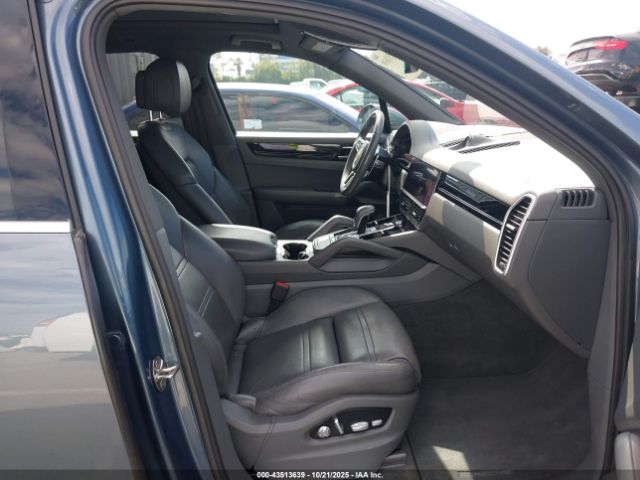 2019 PORSCHE CAYENNE WP1AA2AY4KDA17024 Photo 4