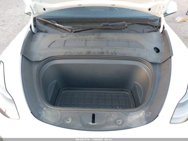 2024 TESLA MODEL Y 7SAYGDED1RF057035 Photo 9