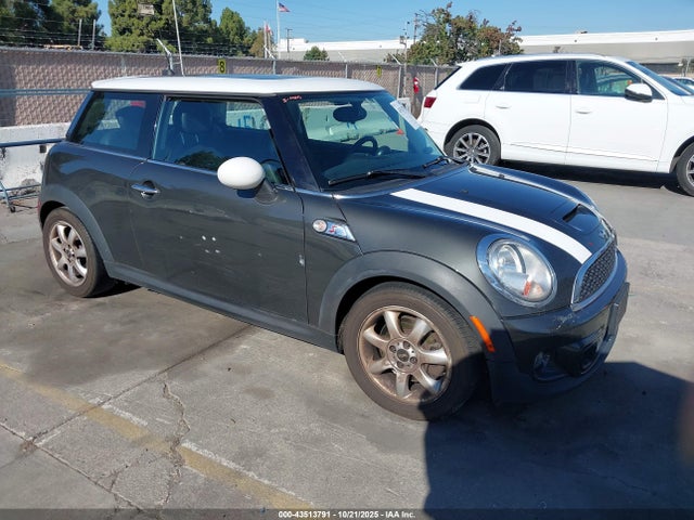2011 MINI COOPER S WMWSV3C53BTY21899 Photo 0
