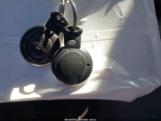 2011 MINI COOPER S WMWSV3C53BTY21899 Photo 10