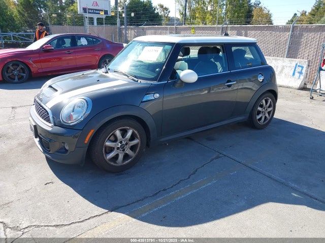 2011 MINI COOPER S WMWSV3C53BTY21899 Photo 1