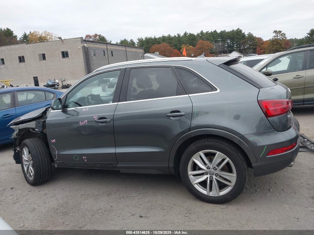 WA1JCCFS8JR034040 Audi Q3 2.0t Premium/2.0t Sport Premium