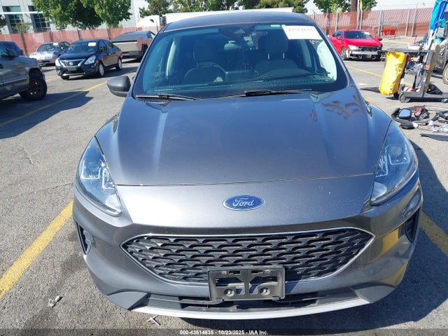 1FMCU0G69NUA48605 Ford ESCAPE SE