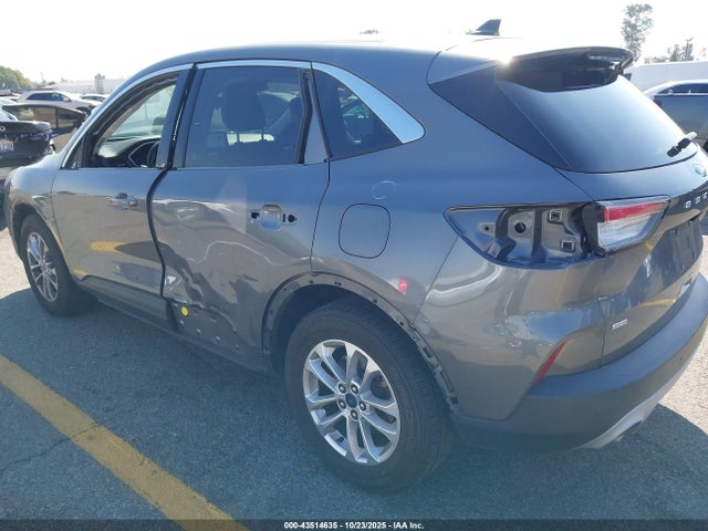 1FMCU0G69NUA48605 Ford ESCAPE SE