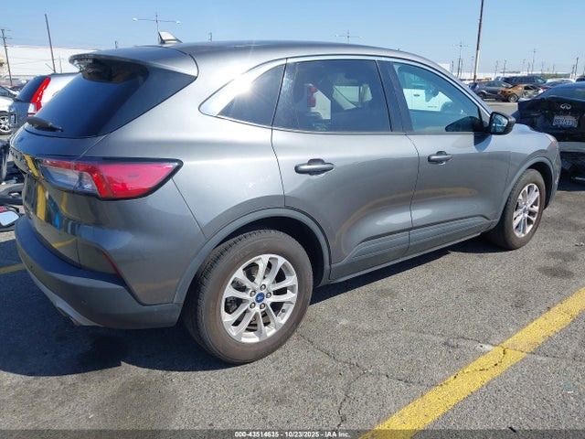 1FMCU0G69NUA48605 Ford ESCAPE SE