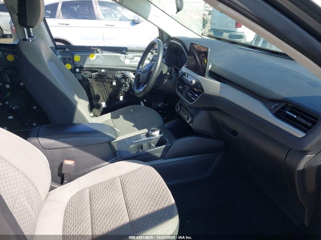 1FMCU0G69NUA48605 Ford ESCAPE SE