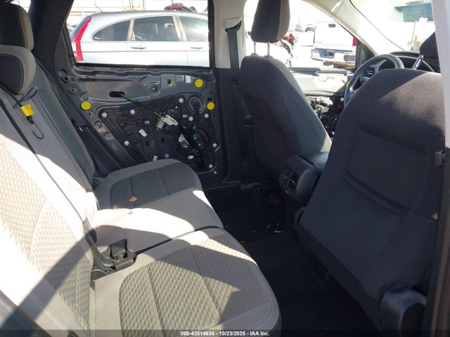 1FMCU0G69NUA48605 Ford ESCAPE SE
