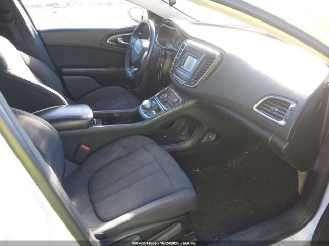 2017 CHRYSLER 200 1C3CCCFB2HN500856 Photo 4