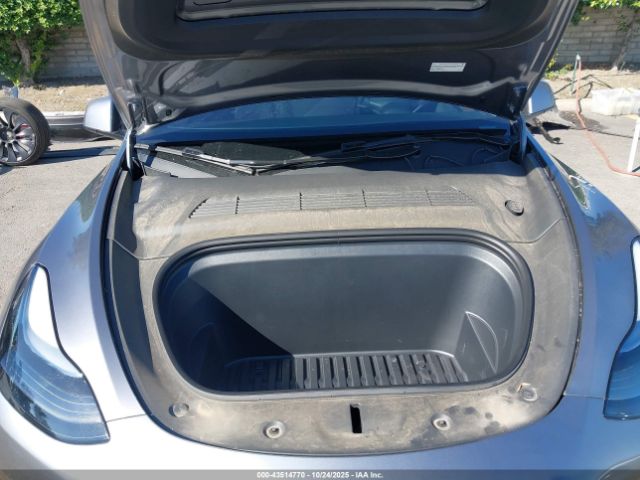 2025 TESLA MODEL Y 7SAYGDEF5SF272814 Photo 9