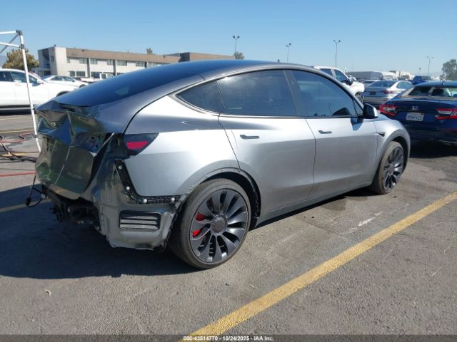 2025 TESLA MODEL Y 7SAYGDEF5SF272814 Photo 3