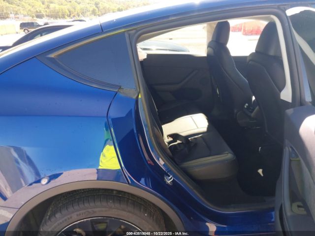 2023 TESLA MODEL Y 7SAYGDEE6PA162351 Photo 7