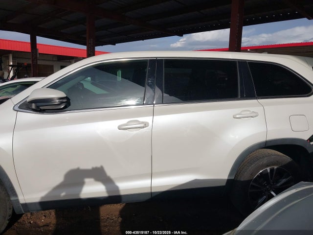 5TDZZRFH8KS349275 Toyota Highlander Le Plus