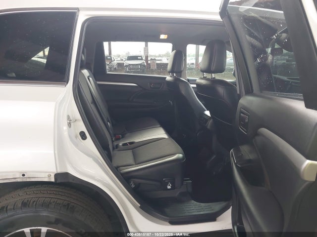 5TDZZRFH8KS349275 Toyota Highlander Le Plus