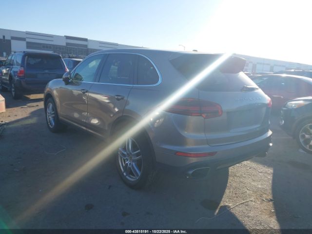 2017 PORSCHE CAYENNE WP1AA2A26HKA89990 Photo 2