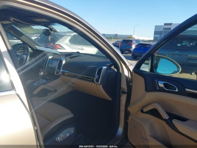 2017 PORSCHE CAYENNE WP1AA2A26HKA89990 Photo 4