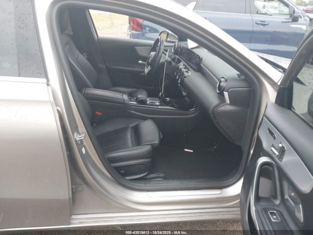 2019 MERCEDES-BENZ A 220 WDD3G4EBXKW035306 Photo 4