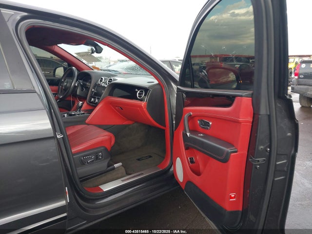 2018 BENTLEY BENTAYGA SJAAC2ZV1JC022760 Photo 4