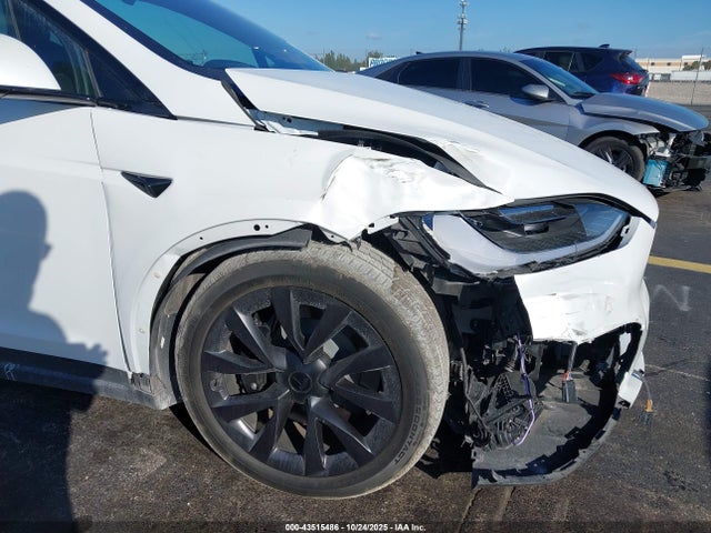 2023 TESLA MODEL X 7SAXCAE58PF410284 Photo 5