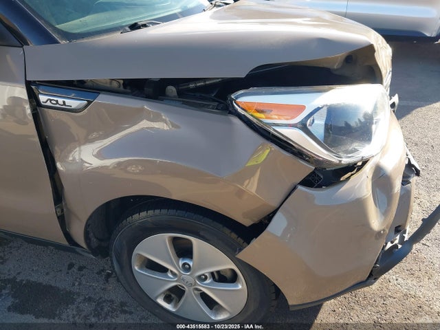 KNDJN2A25F7215049 KIA Soul