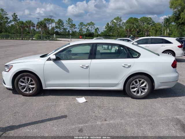 Продаж на аукціоні авто 2018 Volkswagen Passat 2.0t R-line/2.0t S, vin: 1VWAA7A36JC043600, номер лоту: 43515779