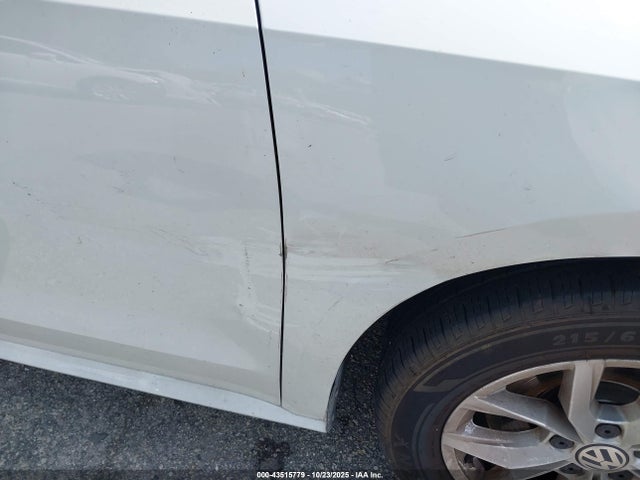 Продаж на аукціоні авто 2018 Volkswagen Passat 2.0t R-line/2.0t S, vin: 1VWAA7A36JC043600, номер лоту: 43515779