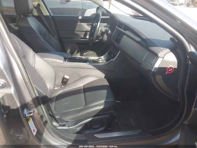 2018 JAGUAR XF SAJBD4FX5JCY64648 Photo 4