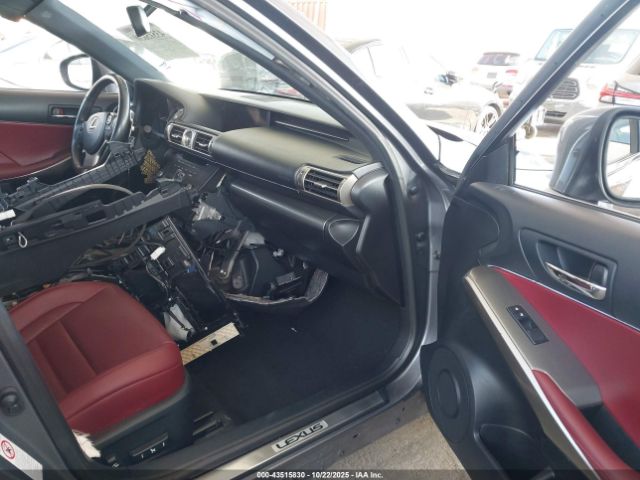 2016 LEXUS IS 200T JTHBA1D20G5014550 Photo 4