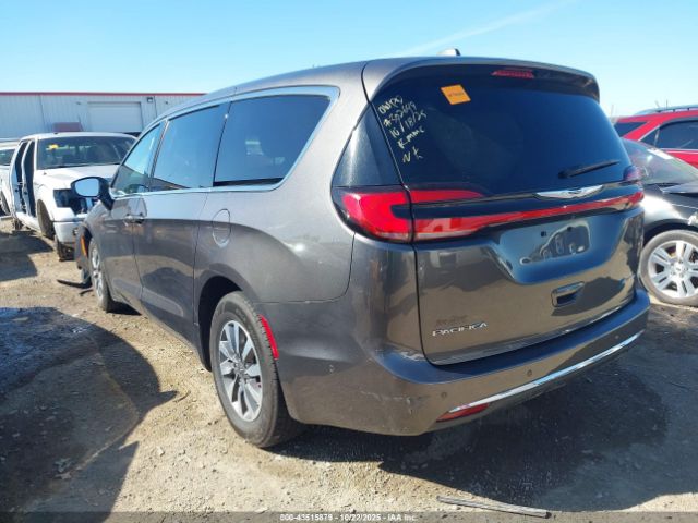 2022 CHRYSLER PACIFICA HYBRID 2C4RC1L7XNR120947 Photo 2