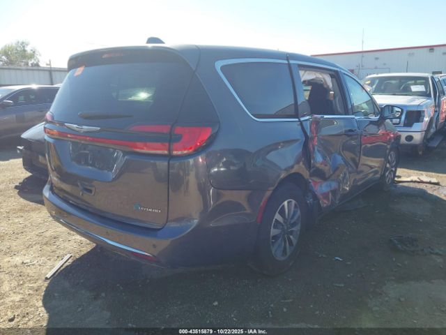 2022 CHRYSLER PACIFICA HYBRID 2C4RC1L7XNR120947 Photo 3