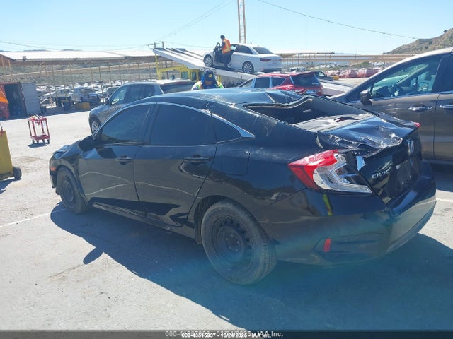 Honda Civic Lx 2018 2HGFC2F59JH558346 Image 3
