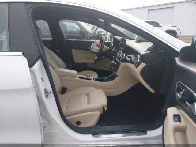 2018 MERCEDES-BENZ CLA 250 WDDSJ4GB5JN687314 Photo 4
