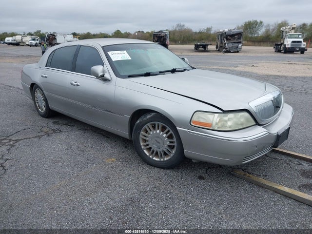 2009 LINCOLN TOWN CAR 2LNHM82V59X622733