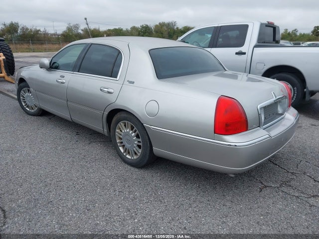 2009 LINCOLN TOWN CAR 2LNHM82V59X622733 Photo 2