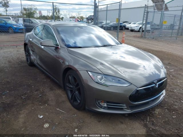 2015 TESLA MODEL S 5YJSA1E27FF111998 Photo 0