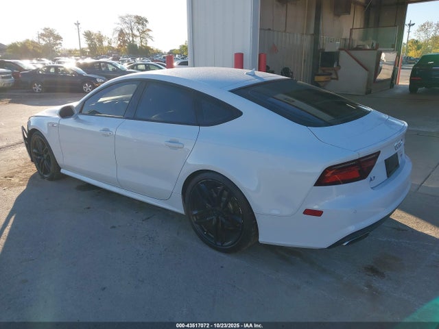 2016 AUDI A7 WAUWGAFC2GN081459 Photo 2