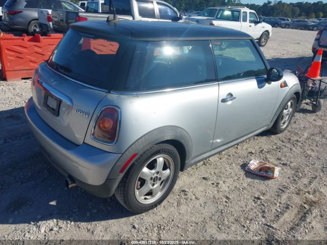 2009 MINI COOPER WMWMF33569TU72673 Photo 3