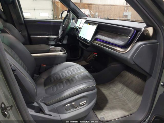 2022 RIVIAN R1T 7FCTGAAL2NN000724 Photo 4