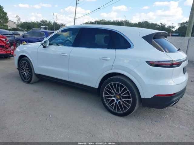 2021 PORSCHE CAYENNE WP1AA2AYXMDA08315 Photo 2