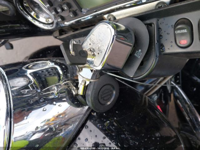 2013 HARLEY-DAVIDSON FLHTK 1HD1KEM13DB635835 Photo 10